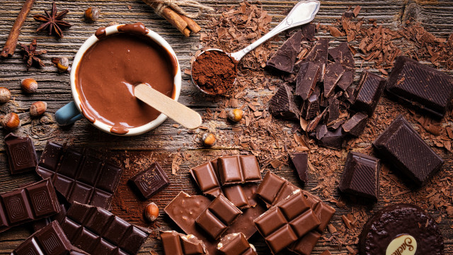 Chocolate table spoon bowl cityscape free wallpaper for desktop - medium preview image