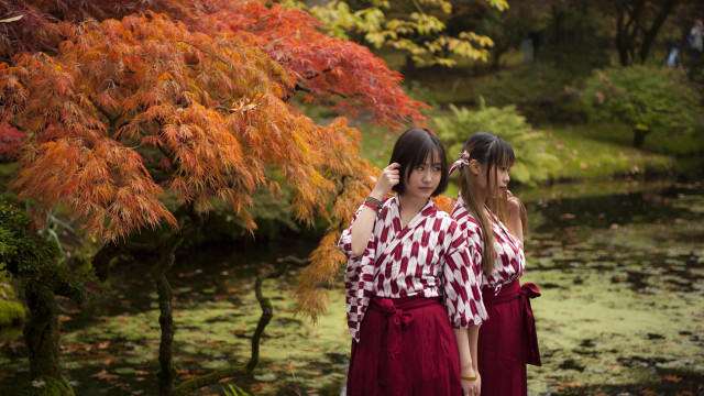Autumn japanese girls pond leaves free wallpaper for desktop - medium preview image