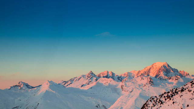 Mountain range snowy horizon sunset free wallpaper for desktop - medium preview image