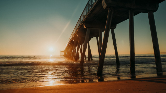 Pier sunset beach swimming people free wallpaper for desktop - medium preview image