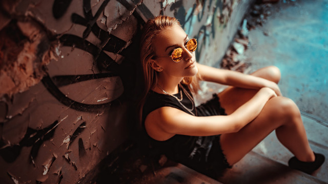 Woman sunglasses sitting graffiti portrait free wallpaper for desktop - medium preview image