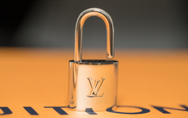 Golden padlock v table letters free wallpaper for desktop - medium preview image