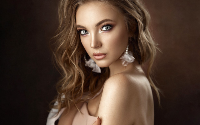 Blue eyes white dress portrait free wallpaper for desktop - medium preview image