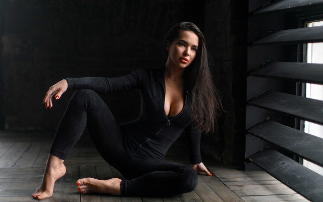 Woman sitting black outfit arabesque free wallpaper for desktop - medium preview image