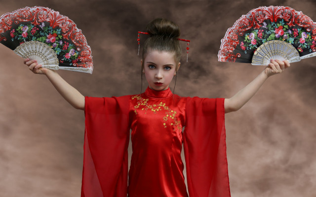 Red dress fan portrait chinese free wallpaper for desktop - medium preview image