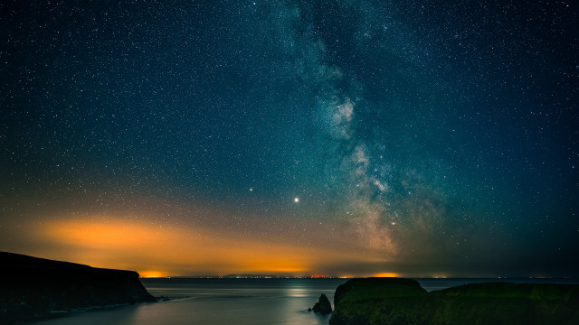 Night sky stars boat hill free wallpaper for desktop - medium preview image