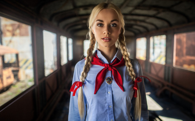 Anna braid blue shirt train free wallpaper for desktop - medium preview image