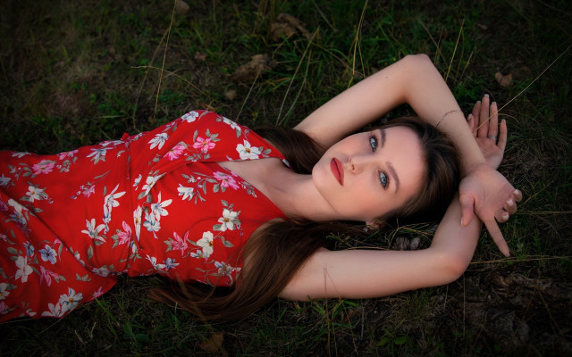 Red dress woman lying in free wallpaper for desktop - medium preview image