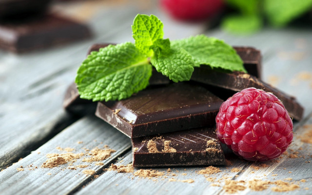 Raspberry chocolate mint wooden table free wallpaper for desktop - medium preview image