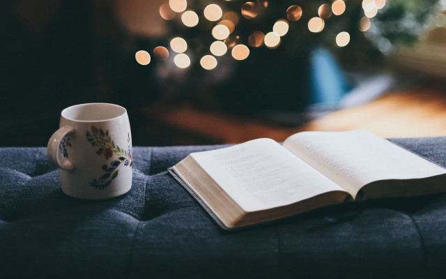 Cozy book cup couch christmas free wallpaper for desktop - medium preview image