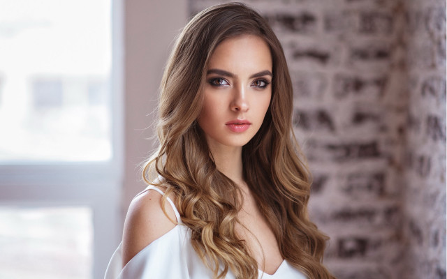 Elina karimova brick wall portrait free wallpaper for desktop - medium preview image