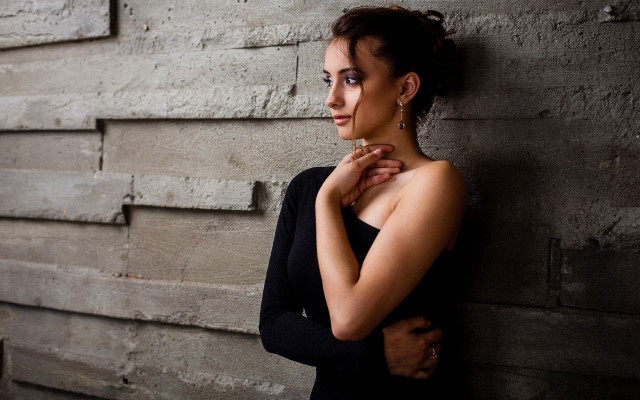 Elina karimova portrait wall blue free wallpaper for desktop - medium preview image