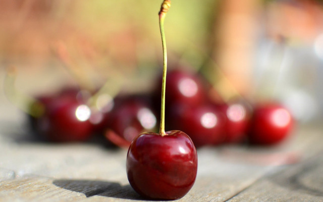 Cherries wooden table tiltshift blurry free wallpaper for desktop - medium preview image