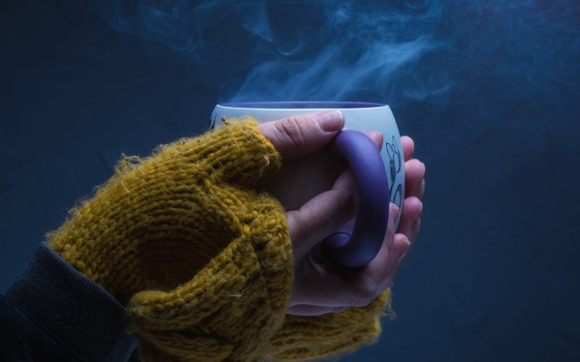 Person cup cigarette holder winter free wallpaper for desktop - medium preview image