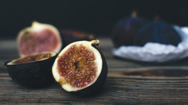 Figurine halved wooden table figurines free wallpaper for desktop - medium preview image