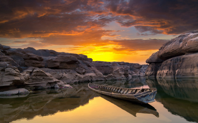 Boat rocky shore sunset reflection free wallpaper for desktop - medium preview image