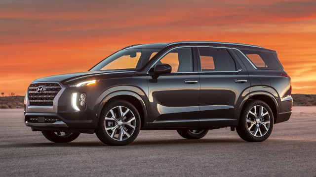 Grey suv parking lot sunset free wallpaper for desktop - medium preview image