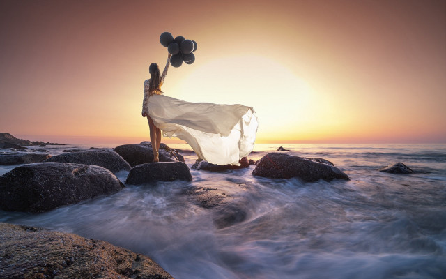 Woman rocks ocean balloons white free wallpaper for desktop - medium preview image