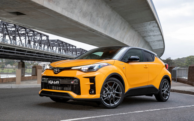 Yellow car bridge road 3d free wallpaper for desktop - medium preview image