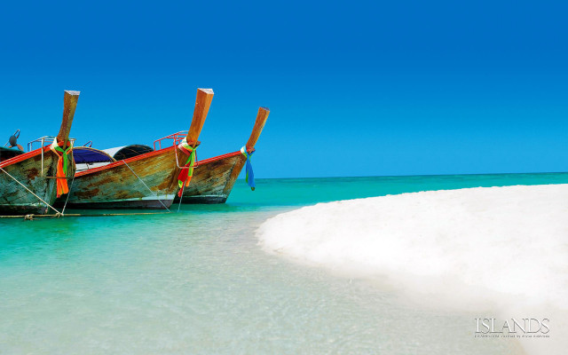 Boats beach water sand clear free wallpaper for desktop - medium preview image