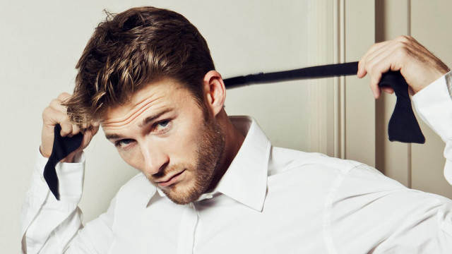 Man hairbrush tie camera looking free wallpaper for desktop - medium preview image