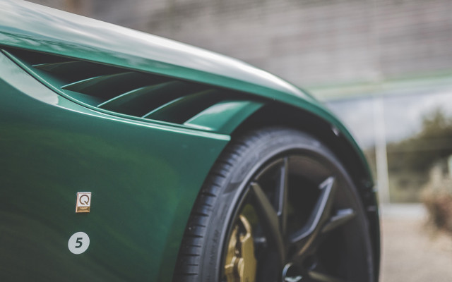 Green sports car numberplate sharptdetails free wallpaper for desktop - medium preview image