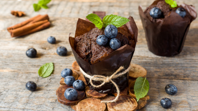 Blueberry muffin cinnamon wooden table free wallpaper for desktop - medium preview image