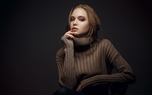 Elina karimova brown sweater fashion free wallpaper for desktop - medium preview image