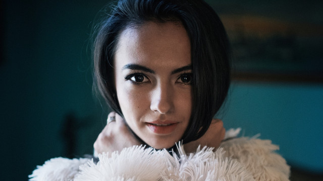 Daphne mcclure winter fur coat free wallpaper for desktop - medium preview image