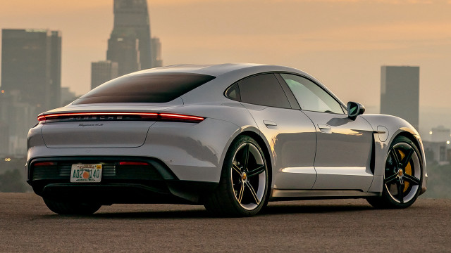 Silver porsche taytay city skyline free wallpaper for desktop - medium preview image