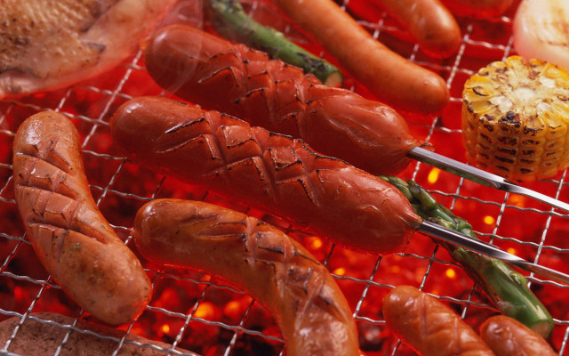 Hot dogs grill tongs plate free wallpaper for desktop - medium preview image