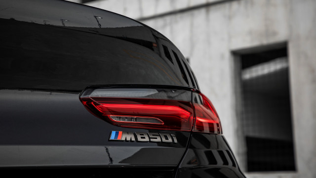 Bmw tail light panfuturism 3d free wallpaper for desktop - medium preview image