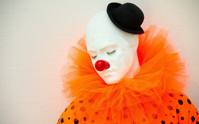 Clown mask black hat orange free wallpaper for desktop - medium preview image
