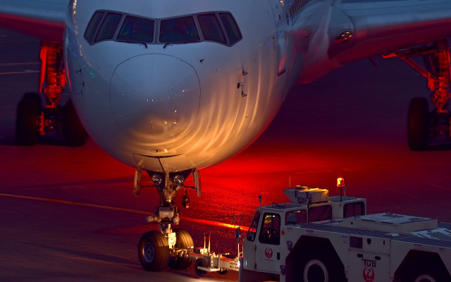 Jetliner airport tarmac truck backlit free wallpaper for desktop - medium preview image