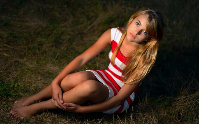 Young woman striped dress nature free wallpaper for desktop - medium preview image