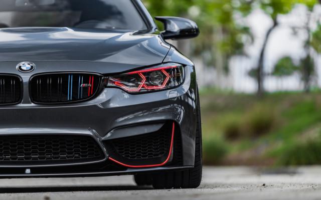Car street trees blurry depth free wallpaper for desktop - medium preview image