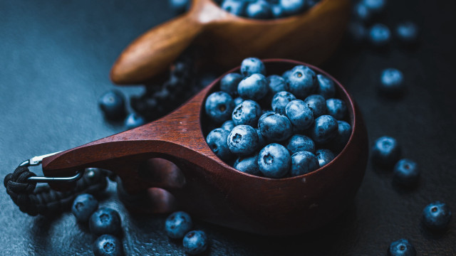 Wooden spoons blueberries banana blurry free wallpaper for desktop - medium preview image