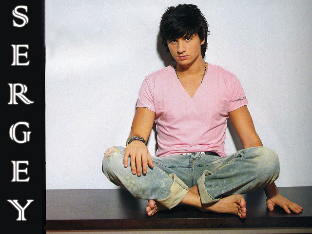 Man sitting crossed legs denim free wallpaper for desktop - medium preview image