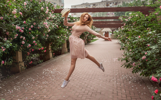 Woman dress jumping hat fashion free wallpaper for desktop - medium preview image