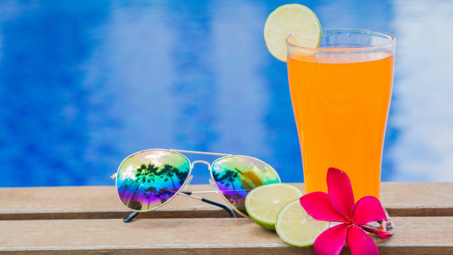 Tropical drink sunglasses pool flower free wallpaper for desktop - medium preview image