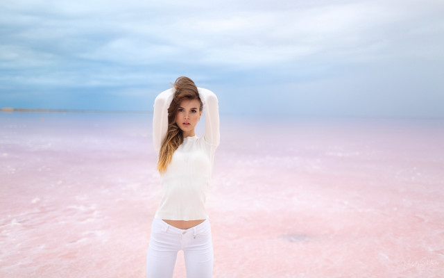 Pink salt lake woman horizon free wallpaper for desktop - medium preview image
