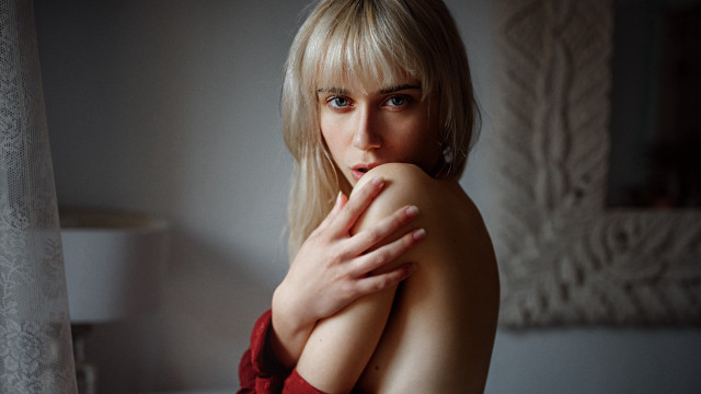 Blonde woman red shirt portrait free wallpaper for desktop - medium preview image