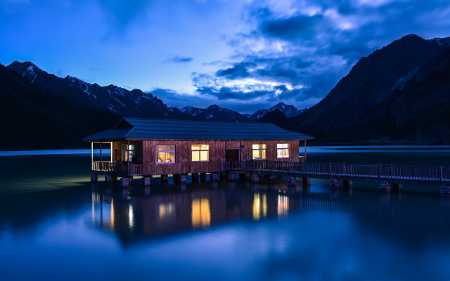 Wooden cabin lake night mountains free wallpaper for desktop - medium preview image