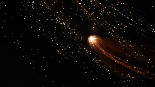 Bright streetlight stars aurora explosions free wallpaper for desktop - medium preview image