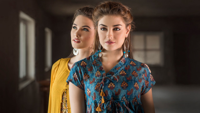 Two women fashion puzzle arts free wallpaper for desktop - medium preview image