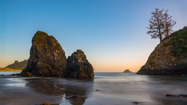 Beach rock formation tree sunset free wallpaper for desktop - medium preview image