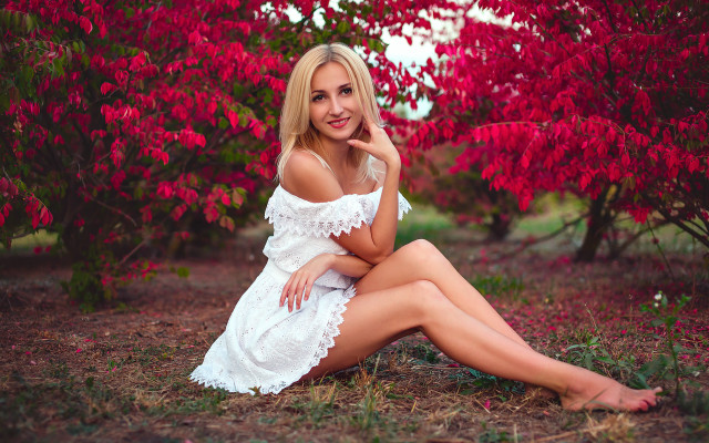 Woman white dress flowers autumn free wallpaper for desktop - medium preview image