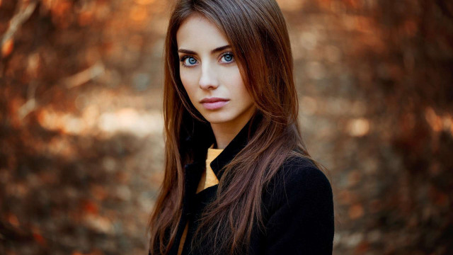 Woman longhair blackshirt autumn bokeh free wallpaper for desktop - medium preview image