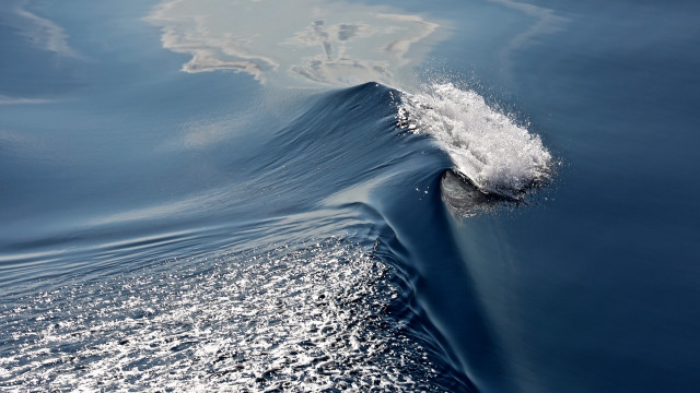 Breaking wave blue white precisionism free wallpaper for desktop - medium preview image