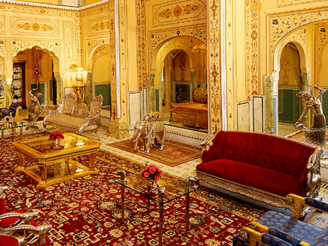 Red room couch rug chair free wallpaper for desktop - medium preview image